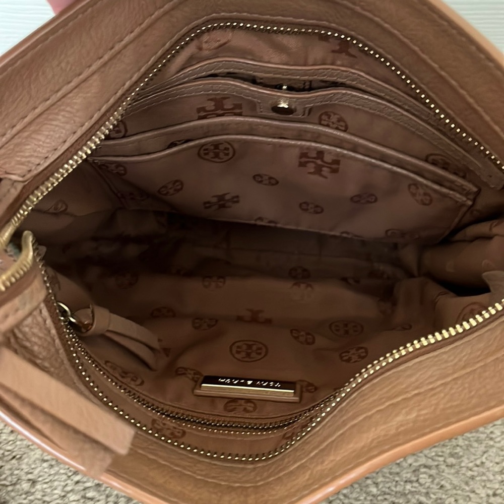 Tory Burch Ivy Swingpack Leather Hobo - Picture 7 of 15
